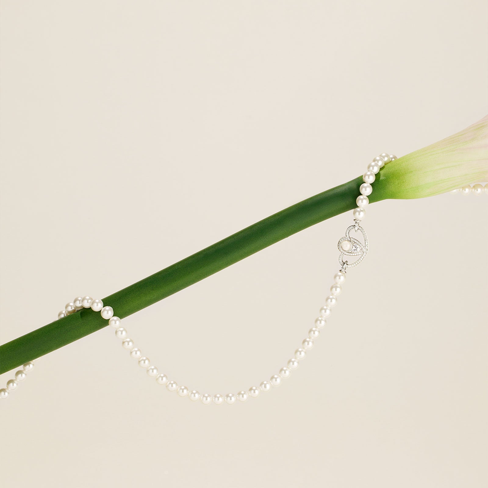 Pearl Picture Necklace with Diamond