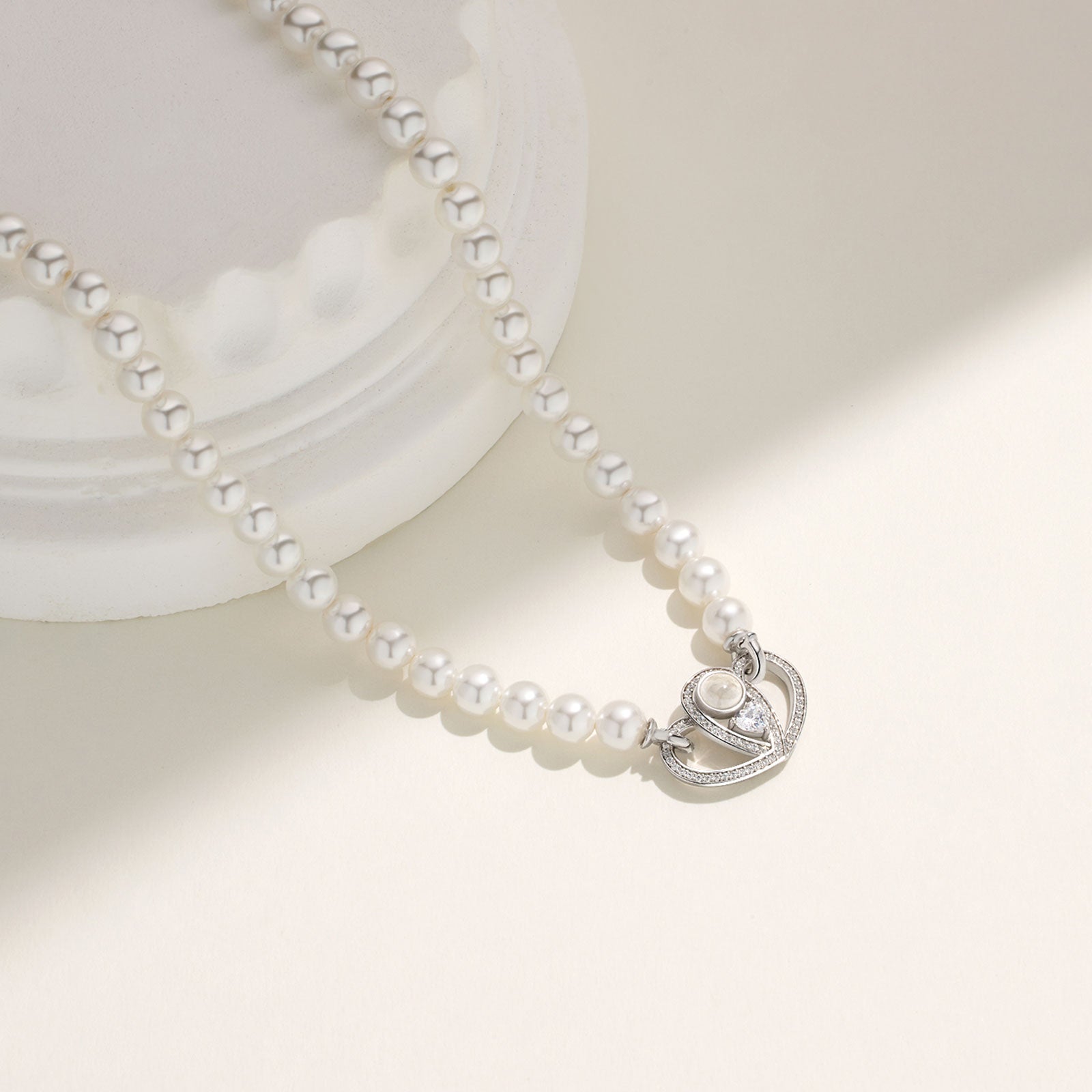 Pearl Picture Necklace with Diamond